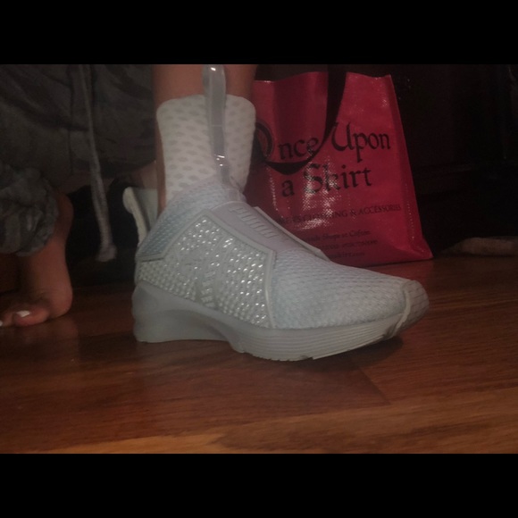 Puma - Picture 6 of 6